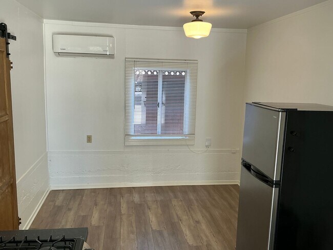 Building Photo - 204 S Grand St