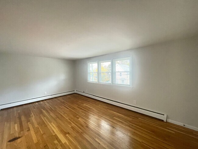 Building Photo - 457 Merrimack St