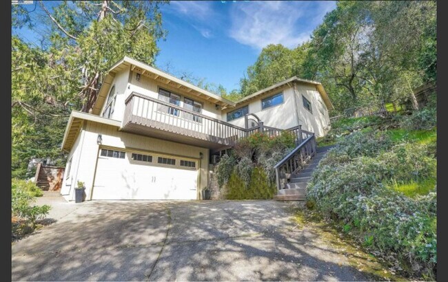 Building Photo - Beautiful and Quiet 3 bedroom 3 bath home ...