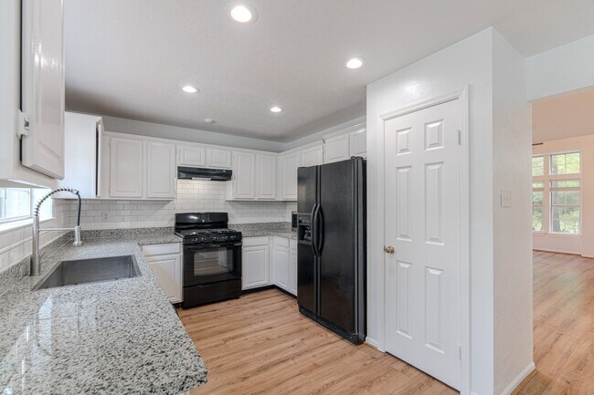 Building Photo - 34 E Trillium Cir