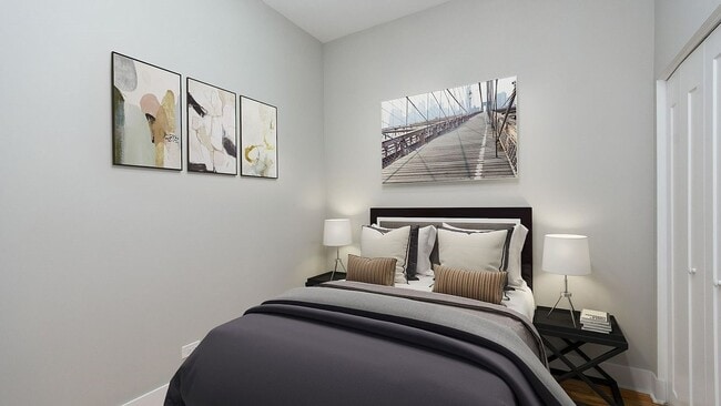 Building Photo - Beautiful, Updated 2bd/1bth heart of Ukrainian Village, Avail 7/1!