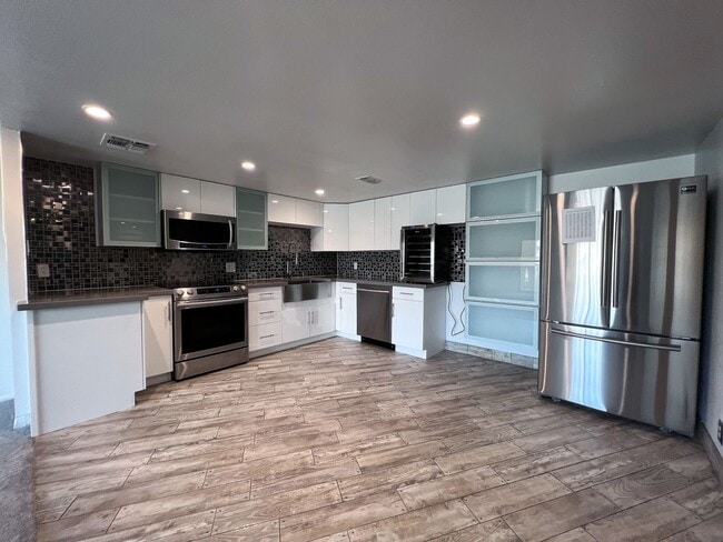 Building Photo - ***MOVE IN SPECIAL: SCOTTSDALE SHADOWS LUXURY CONDO WITH AC, WATER INCLUDED AND 9 HOLE GOLF