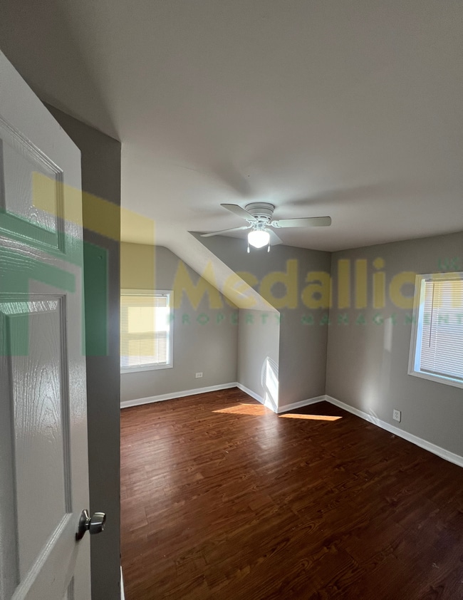 Building Photo - Spacious 4-5 Bedroom, 2-Bath Corner Lot Ho...
