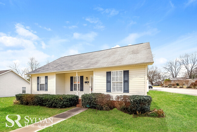 Building Photo - You will feel welcome in this adorable home