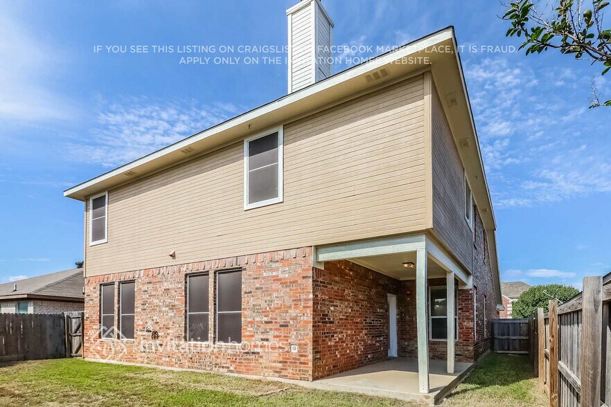 Building Photo - 10804 Middleglen Rd