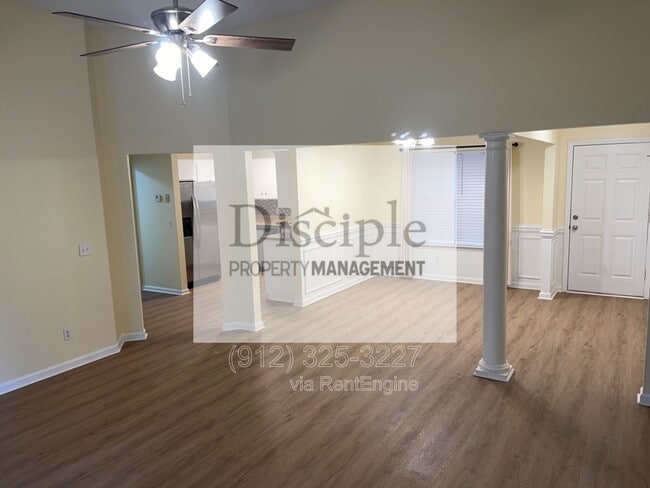 Building Photo - 295 Creekside Cir