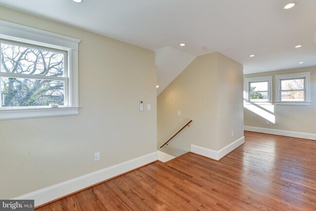 Building Photo - 4215 River Rd NW