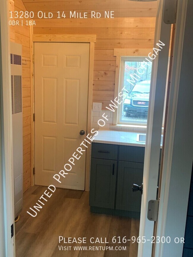 Building Photo - Available Now | Cute Studio in Greenville ...