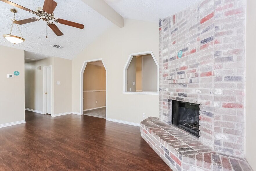 Building Photo - 11 Crestbriar Ct