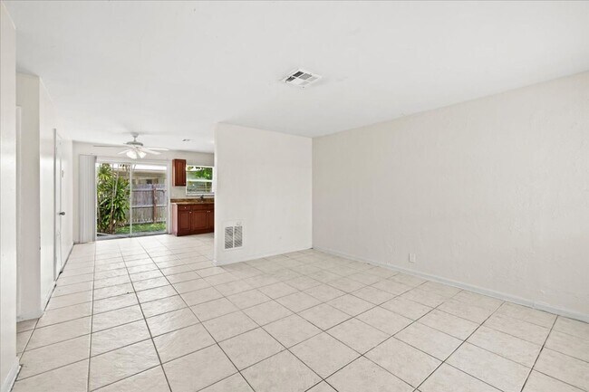 Building Photo - 143 W 28th St
