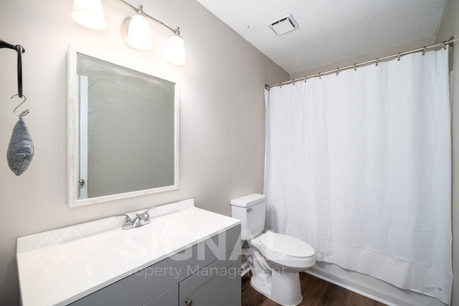 Building Photo - 1223 Magnolia Pl