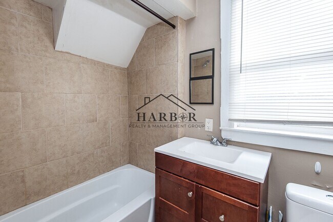 Building Photo - Charming Remodeled 3 bed 2 bath House!