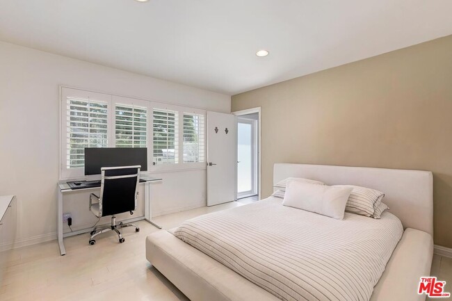 Building Photo - 3063 Deep Canyon Dr