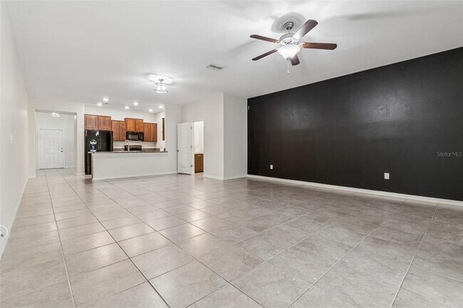 Building Photo - 10687 Lake Montauk Dr