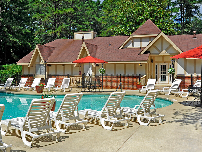 Poolside Sundeck - Laurel Woods Apartments