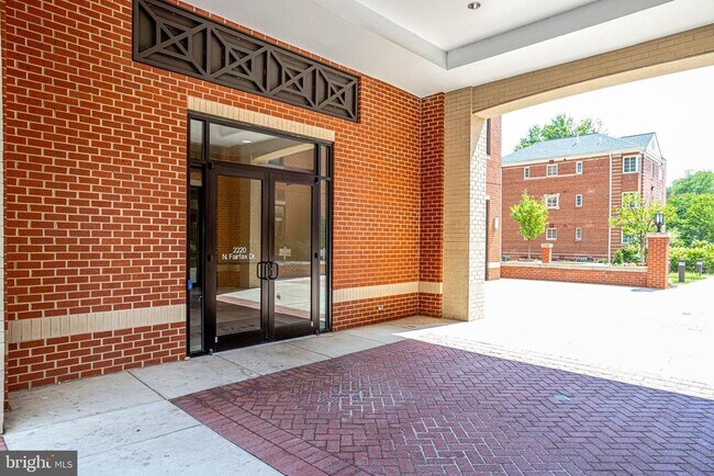 Building Photo - 2220 Fairfax Dr