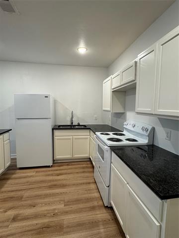 Building Photo - 2825 Meadowbrook Dr