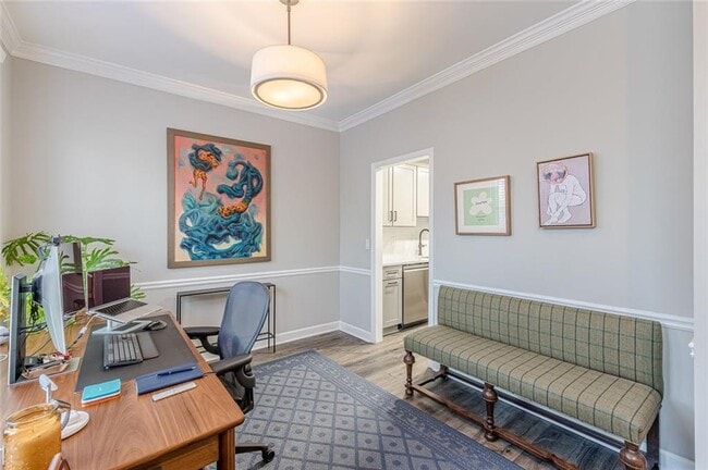 Building Photo - 656 Park Village Dr NE