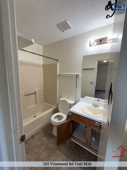 Building Photo - 102 Vinewood Rd