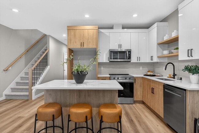 Building Photo - 15609 SE Meadowlark Ln