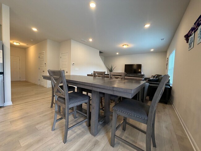 Building Photo - 26 Busby Dr SE