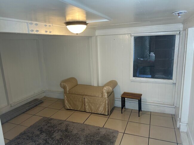 Building Photo - 1733 Hoe St