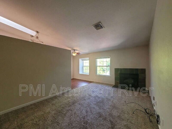 Building Photo - 7131 Stella Ln