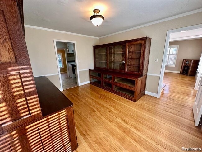 Building Photo - 4302 Sheridan Dr