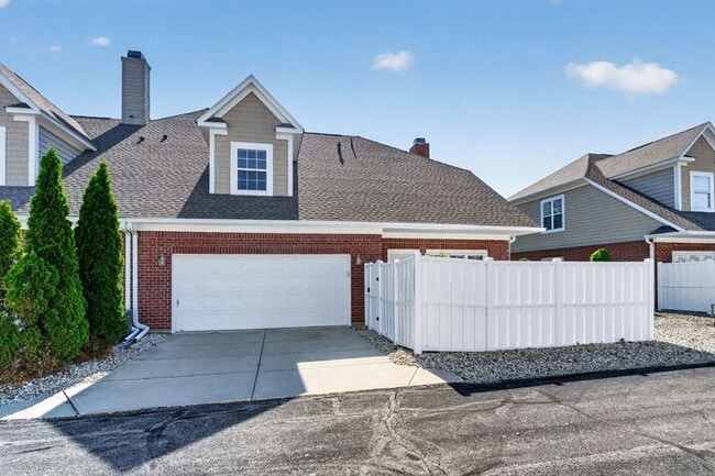 Building Photo - Unique Centennial Townhome