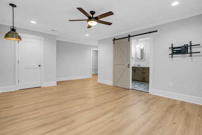 Building Photo - 108 Averill St