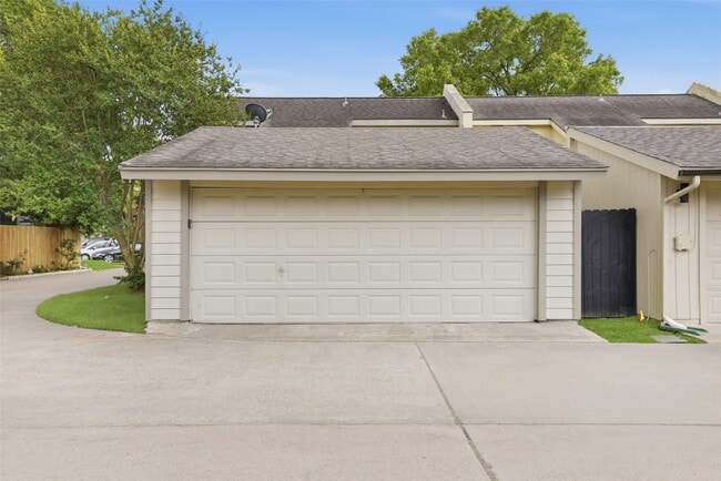 Building Photo - 4702 N Cashel Cir