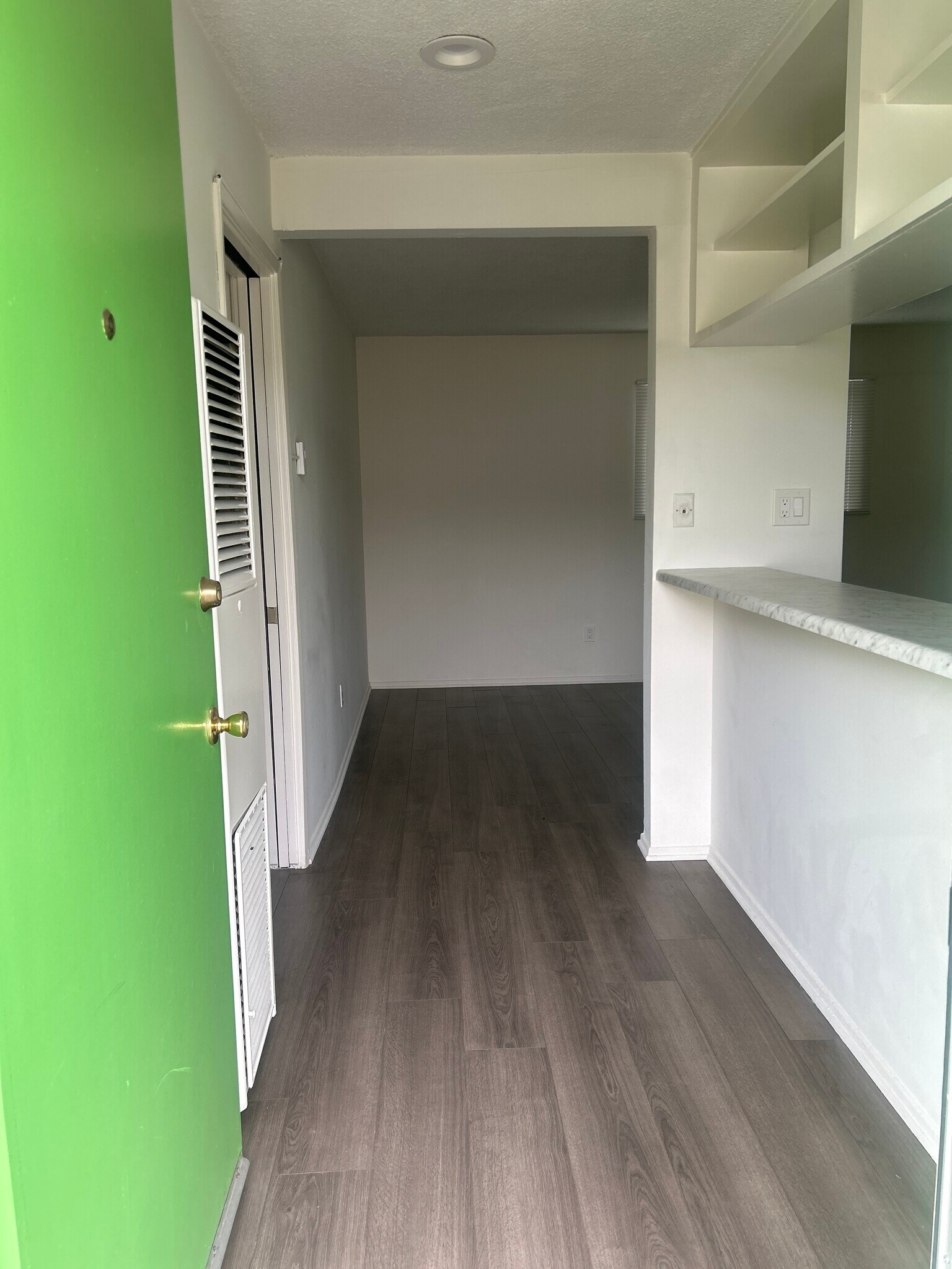 Entry - 2359 Glendale Blvd