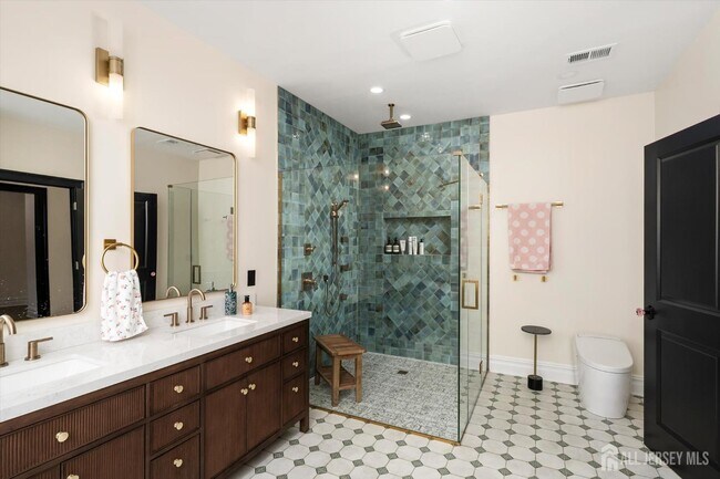 Building Photo - 11 Hamilton Dr