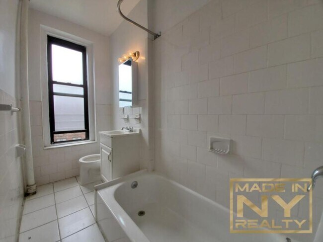 Building Photo - 1 bedroom in ASTORIA NY 11106