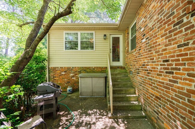 Building Photo - Beautiful Single-Level Home with In-Law Suite and Expansive Yard ***Available Early August 2026***
