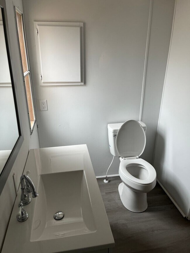 Building Photo - 632 British Rd