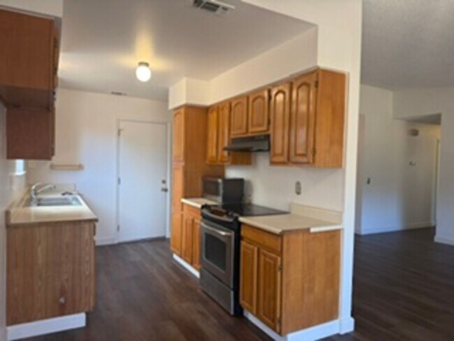 Building Photo - 509 Gregory Dr