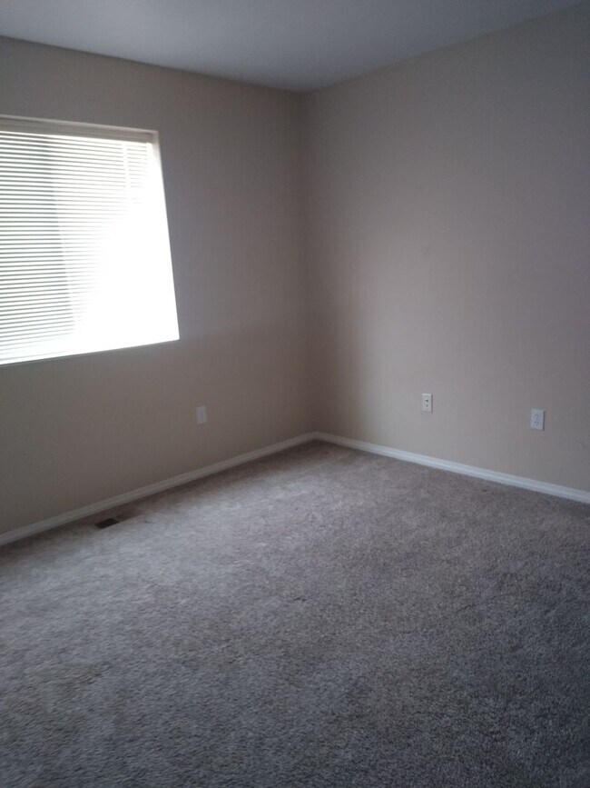 Building Photo - 1238