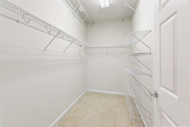 Building Photo - Beautiful Wolf Creek condo available now!