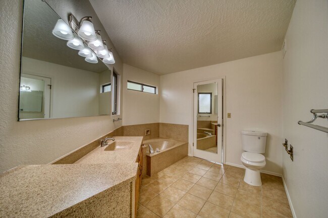 Building Photo - Beauty on Bowstring Drive