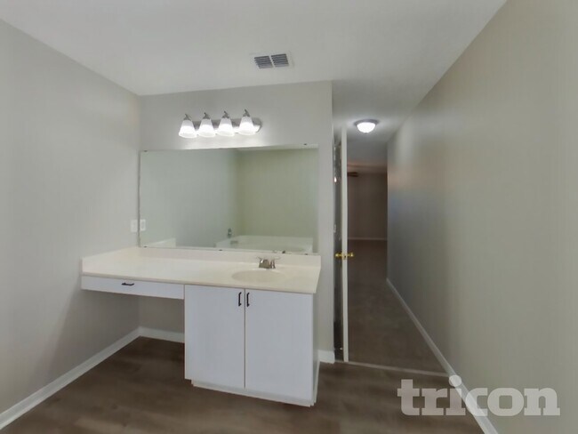 Building Photo - 2101 Ardencroft Dr