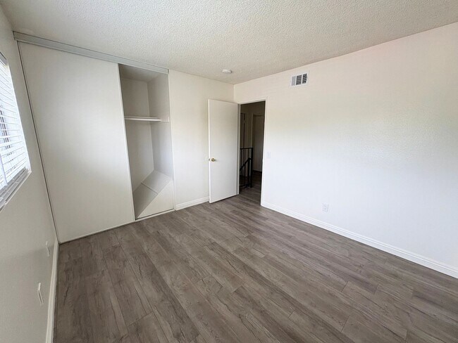 Building Photo - Newly Renovated Condo