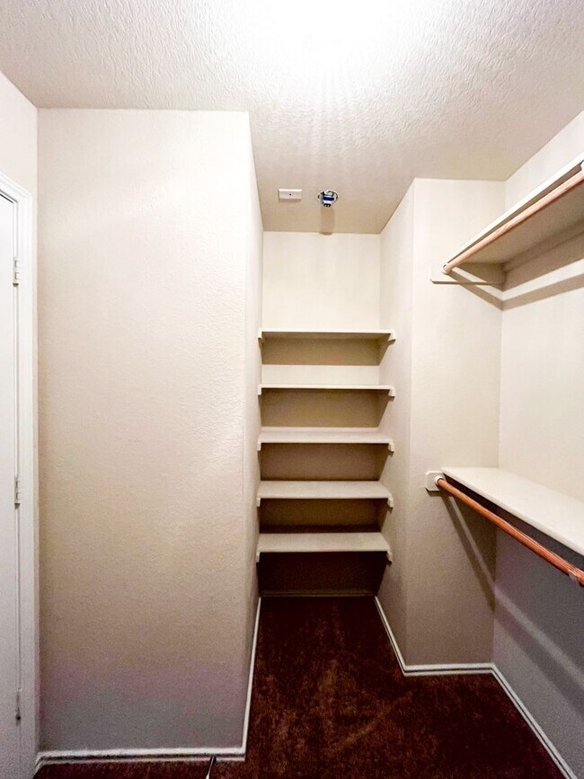 Building Photo - Available NOW!!!! This gorgeous home is located in The Landing Subdivision in Killeen. This home ...