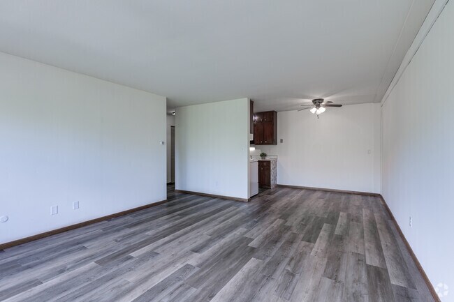 1BR, 1BA - 648SF - Living and Dining - Colonial Terrace