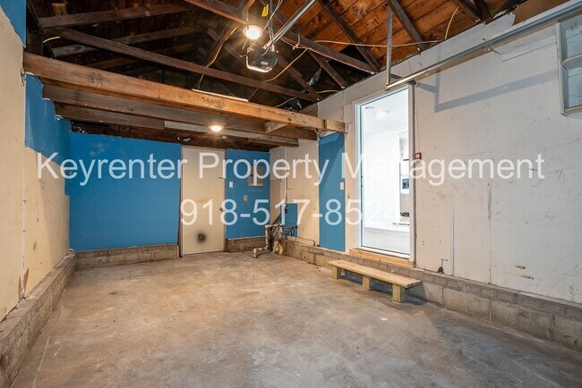 Building Photo - 1502 N Columbia Ave