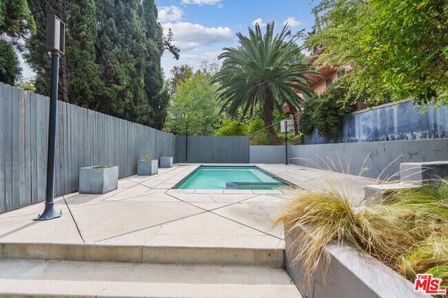 Building Photo - 1042 Olancha Dr