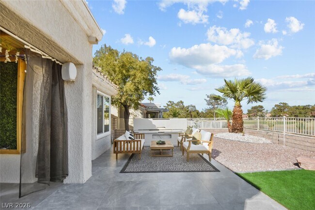 Building Photo - 2652 Golfside Dr