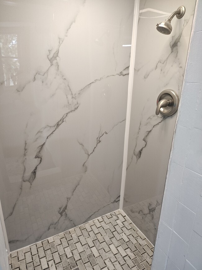 Building Photo - 2947 Chamberlain Rd