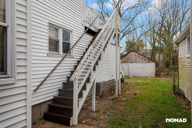 Building Photo - Charming 1BR Duplex in Salem