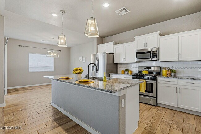 Building Photo - 3328 David Palacio Dr